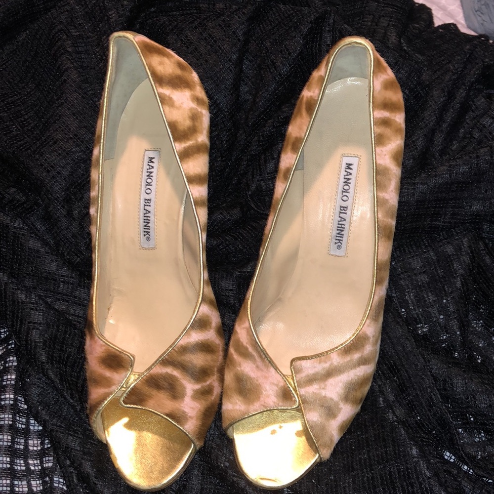 Manolo Blahnik Leopard Print Heels - Picture 2 of 11